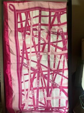 Avon “In It To End It” (Breast Cancer) Pink Ribbon Pattern Scarf